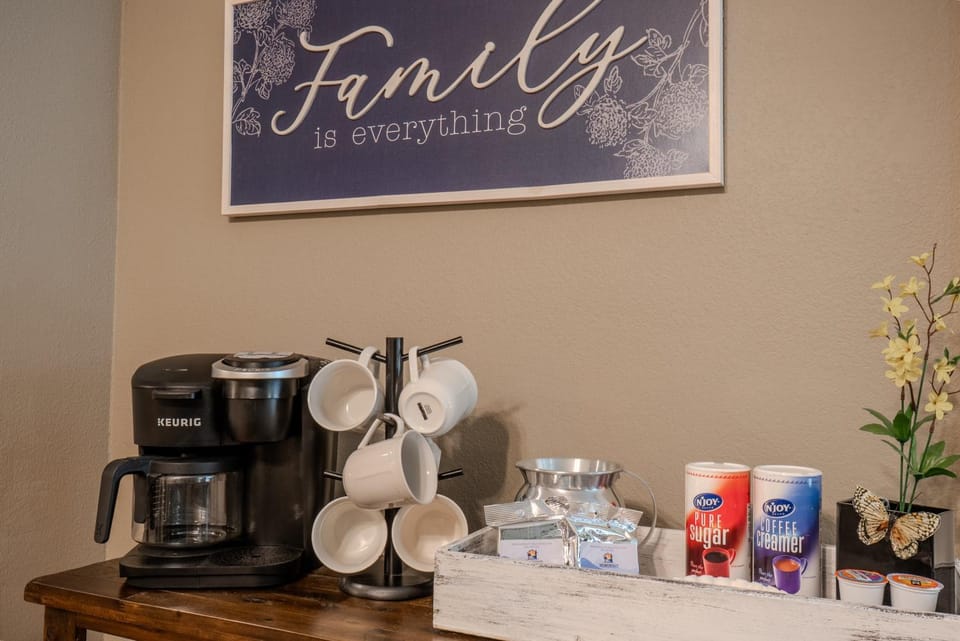Coffee/tea facilities, Kitchen or kitchenette