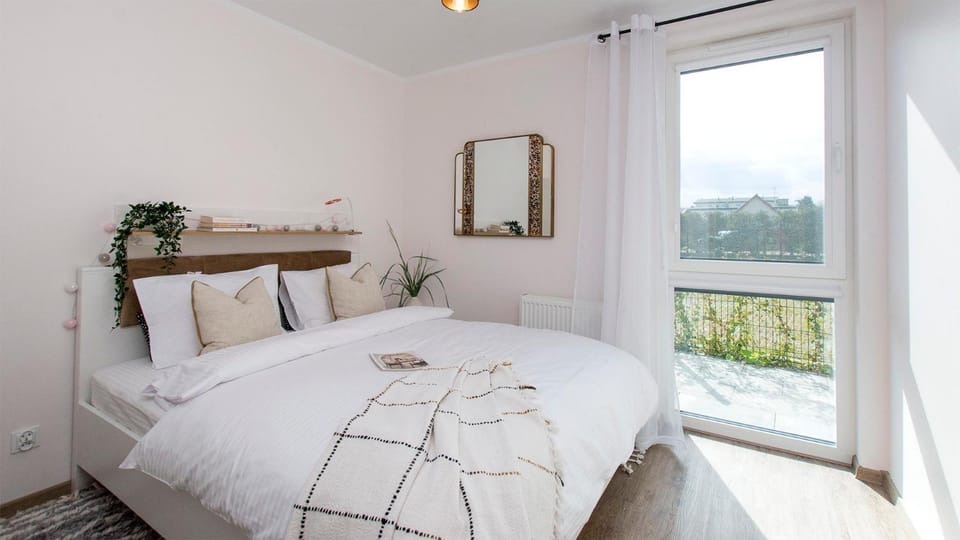 Bed, View (from property/room), Photo of the whole room, Bedroom