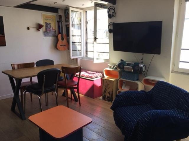 TV and multimedia, Living room, Dining area