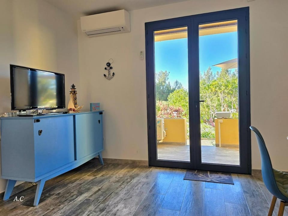 Communal lounge/ TV room, TV and multimedia, Dining area, Evening entertainment