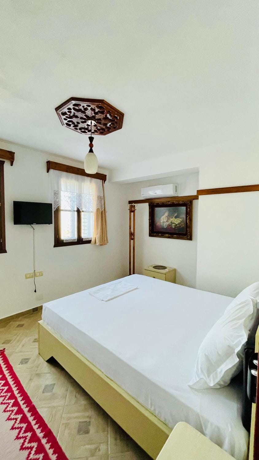 Denis House 1930 Bed and Breakfast in Vlorë County, Albania