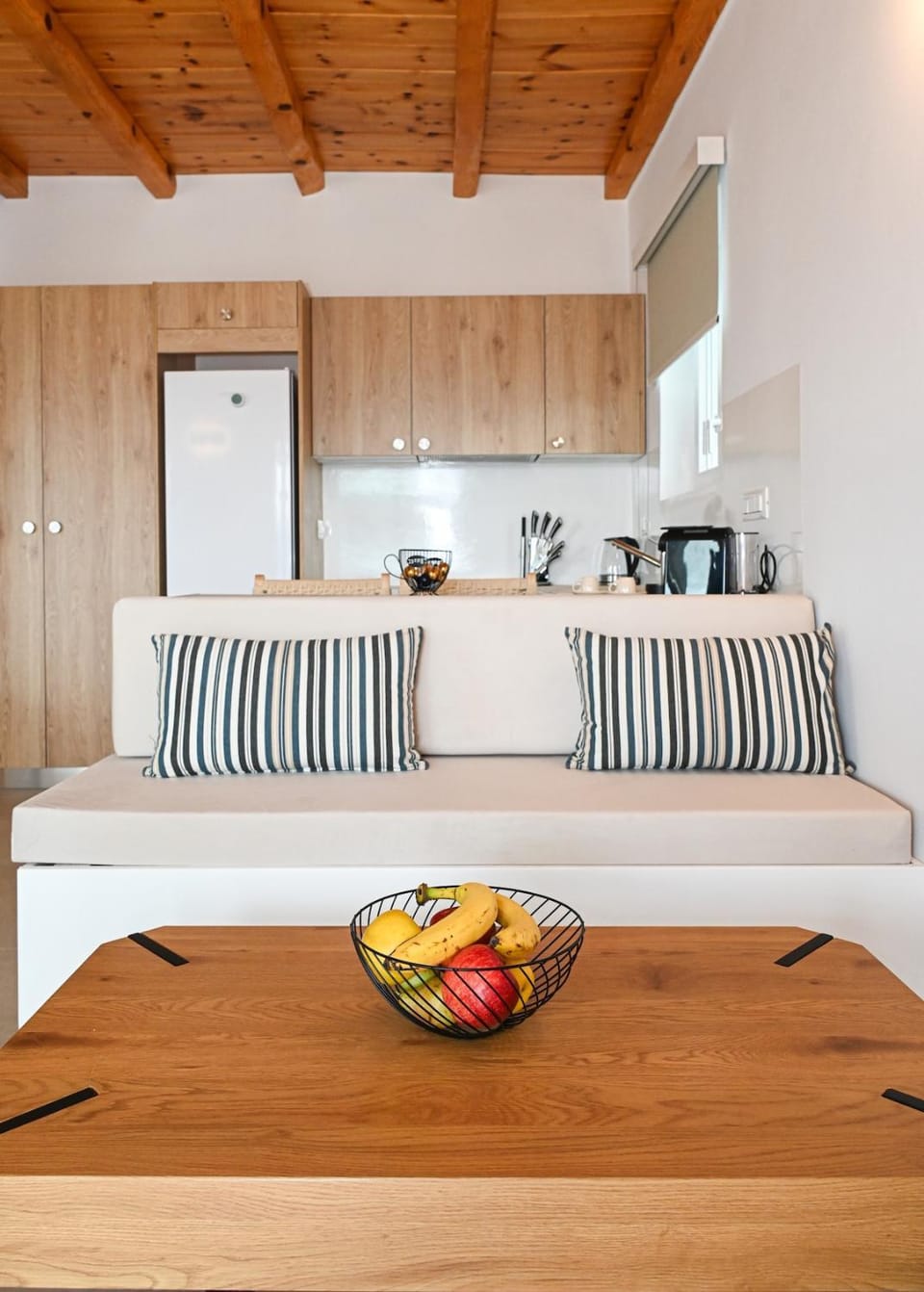 Kitchen or kitchenette, Living room, Food and drinks
