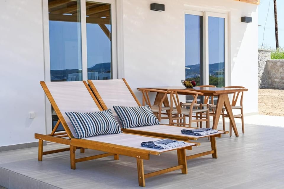 Patio, Day, Balcony/Terrace, Seating area, Dining area, sunbed