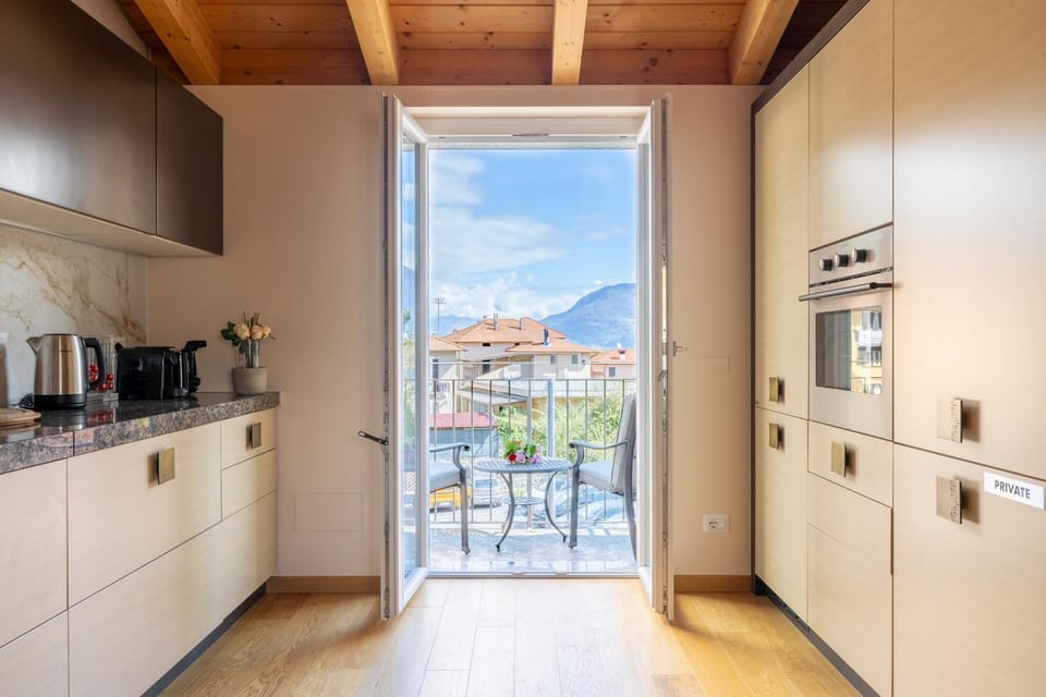 Natural landscape, View (from property/room), Balcony/Terrace, Kitchen or kitchenette, Dining area