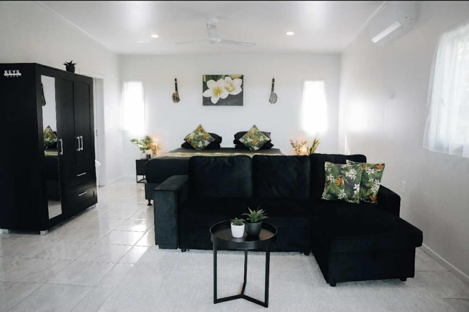 Bed, Living room, Seating area, Bedroom