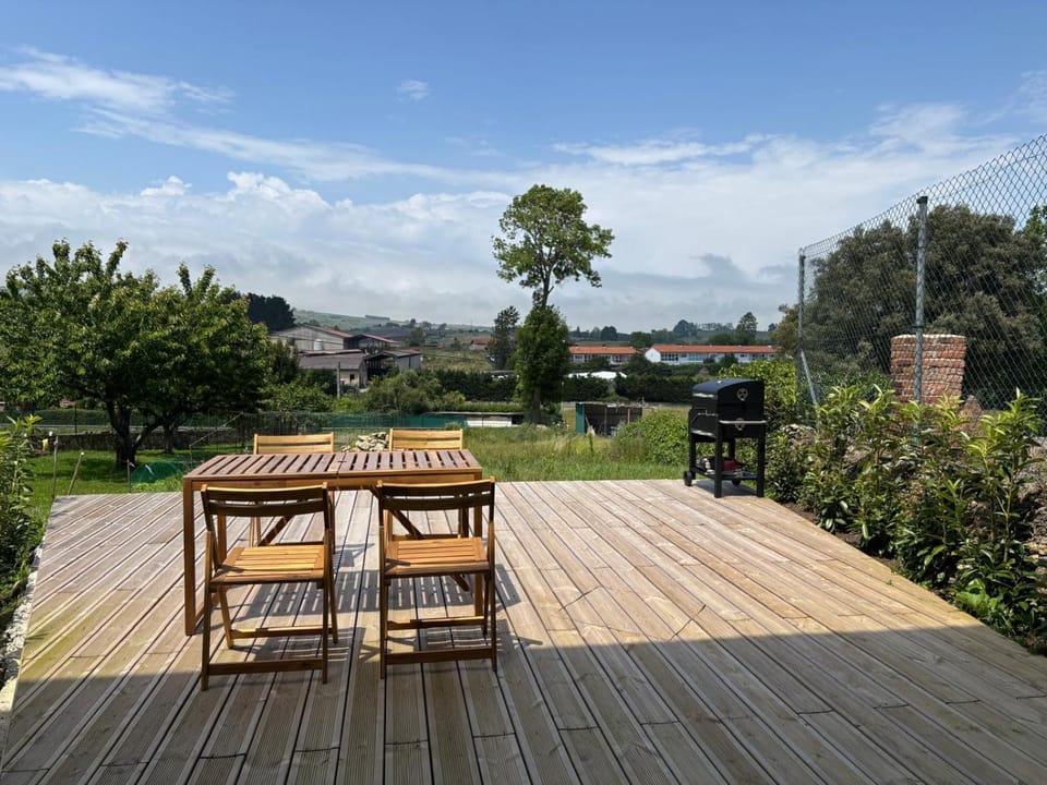 Natural landscape, Garden, View (from property/room), Dining area, Garden view, Mountain view
