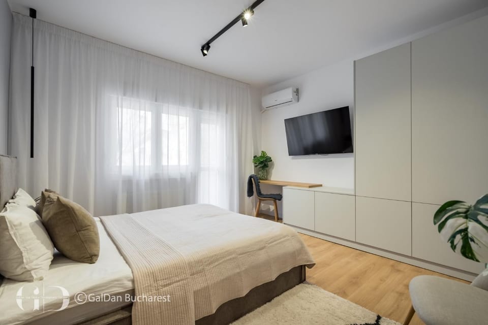 Communal lounge/ TV room, Bed, TV and multimedia, Photo of the whole room, Evening entertainment, Bedroom, air conditioner