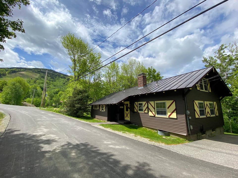 23SR Traditional Austrian Chalet at the base of Cannon Ski Area in Franconia Notch House in Franconia