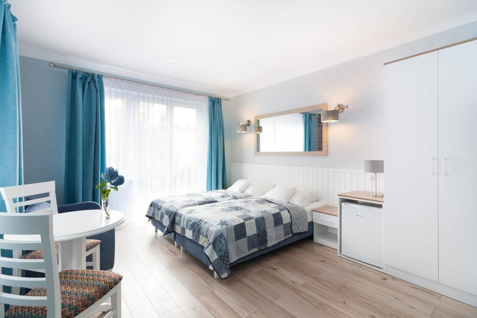 Bed, Photo of the whole room, Seating area, wardrobe