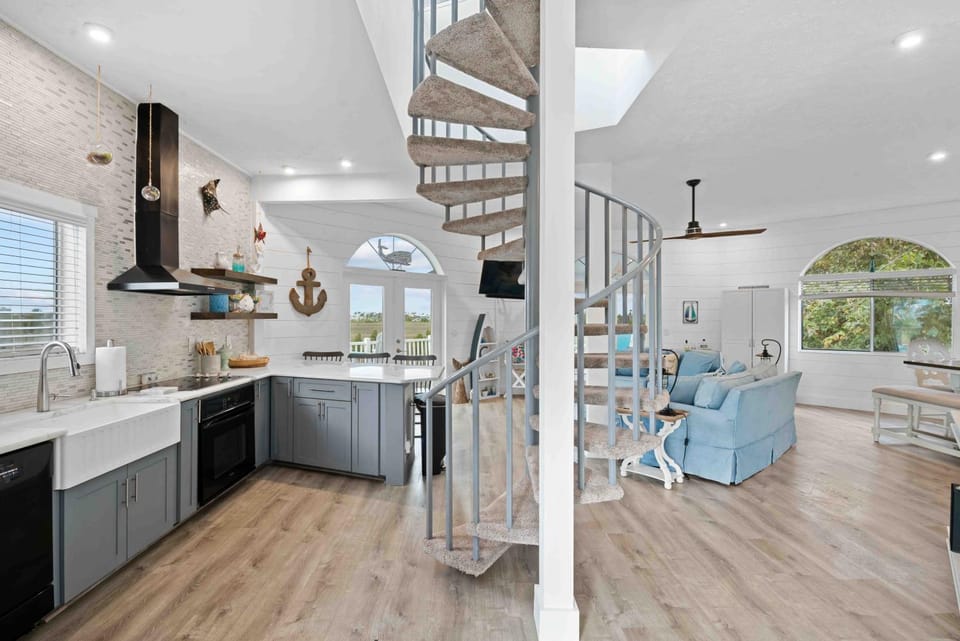 Waterfront Octagon Home with Kayaks & Paddleboard House in Hernando Beach