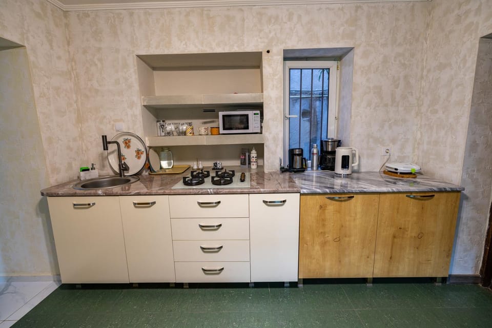 Kitchen or kitchenette, Kitchen or kitchenette