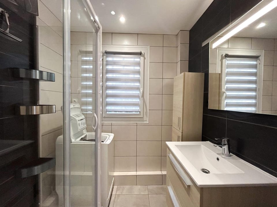 Bathroom, washing machine