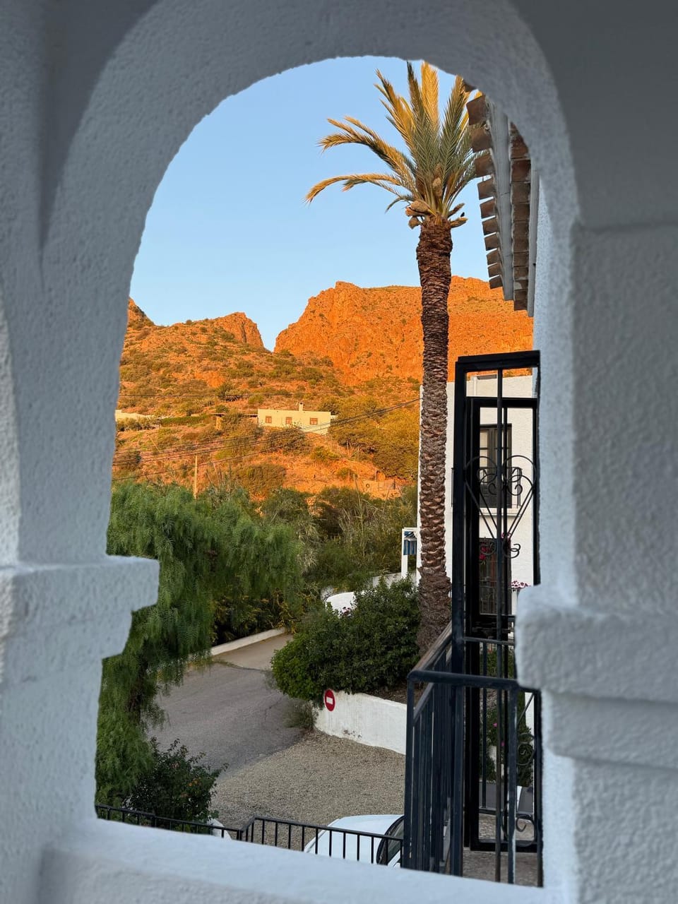 Property building, Natural landscape, Balcony/Terrace, Mountain view