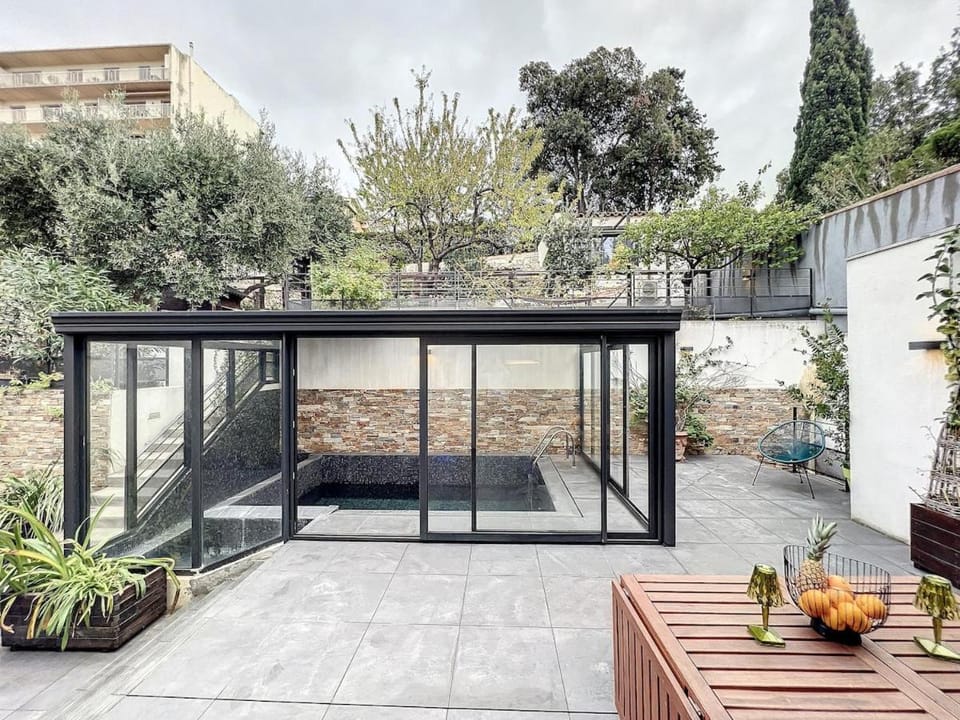 studio with pool Apartment in Marseille