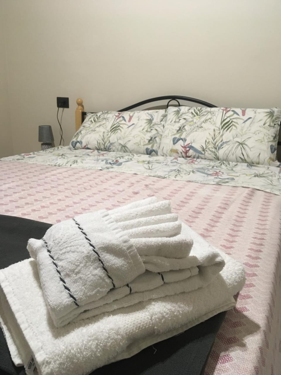 Bedroom, towels
