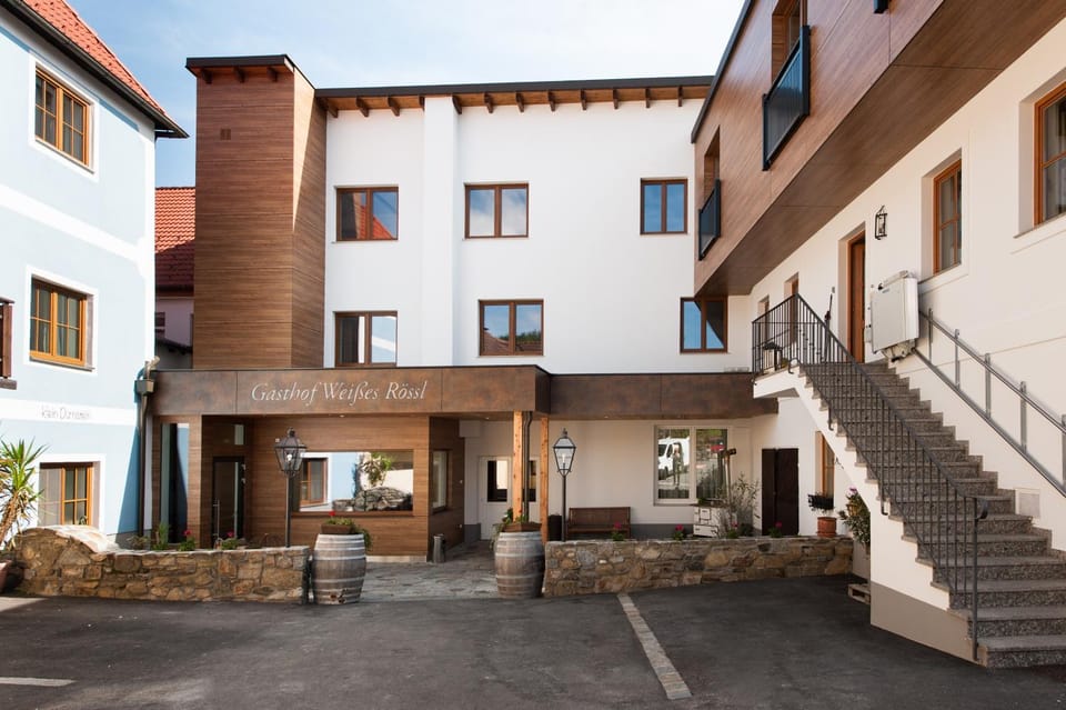 Patio, Facade/entrance