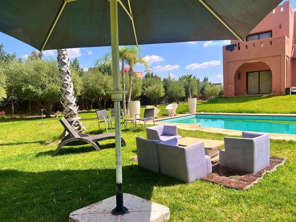 Patio, Spring, Day, Natural landscape, Garden, Garden view, Pool view, Swimming pool, sunbed