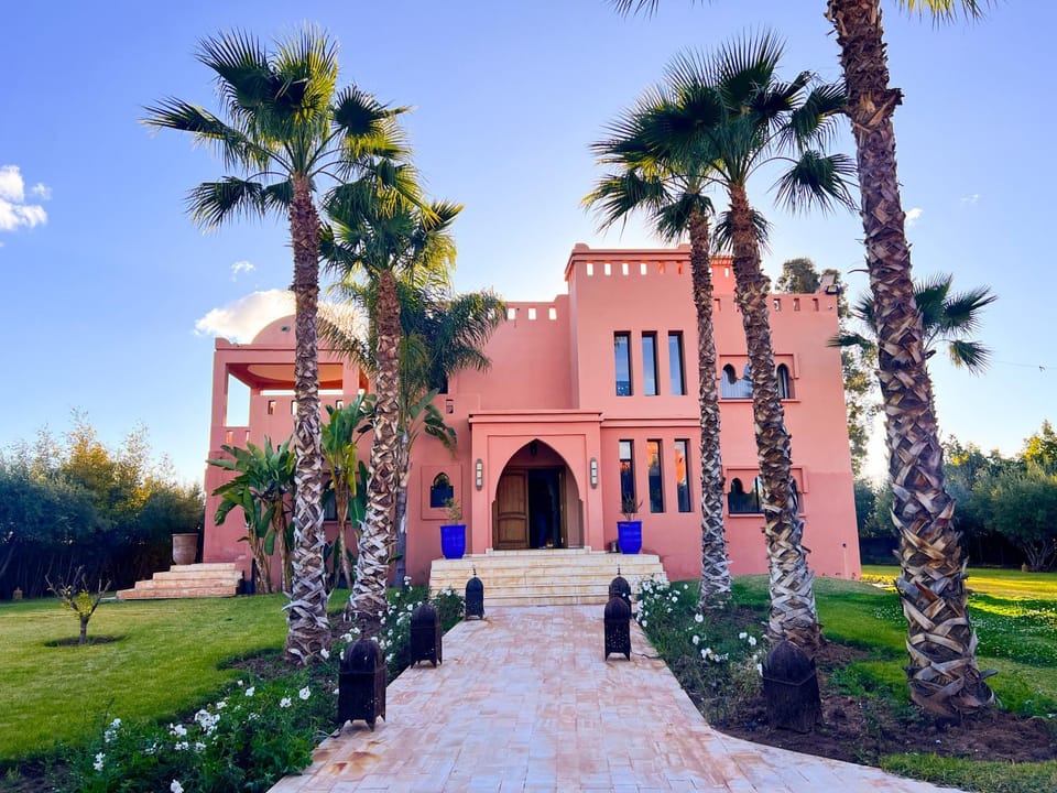 Property building, Facade/entrance, Spring, Day, Natural landscape, Garden, City view, Garden view, Landmark view, Swimming pool, Breakfast
