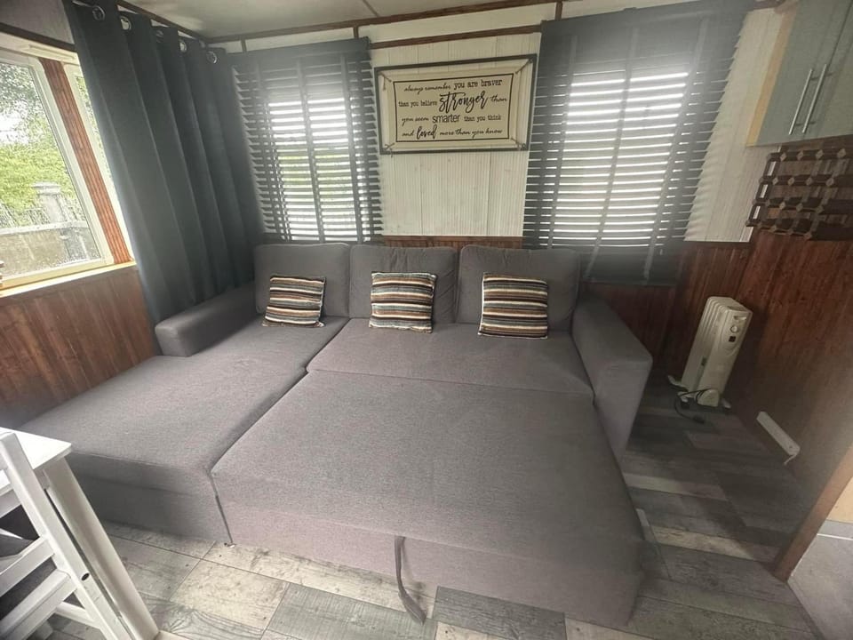 Bed, Living room