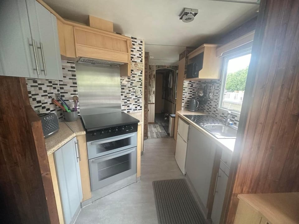 Kitchen or kitchenette, oven, stove