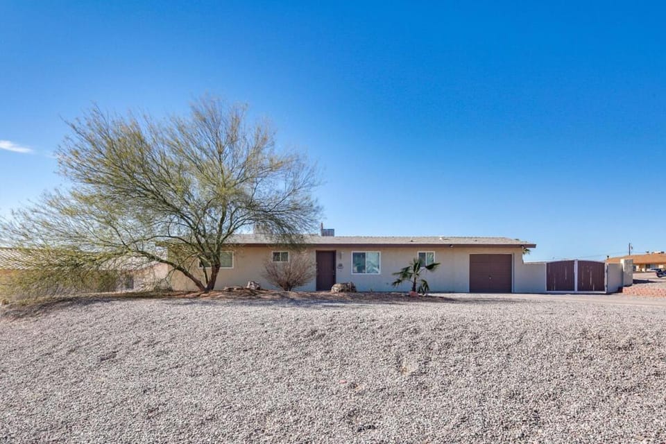 Sunny Home with Pool & Patio 3 Miles to the Lake! House in Lake Havasu City