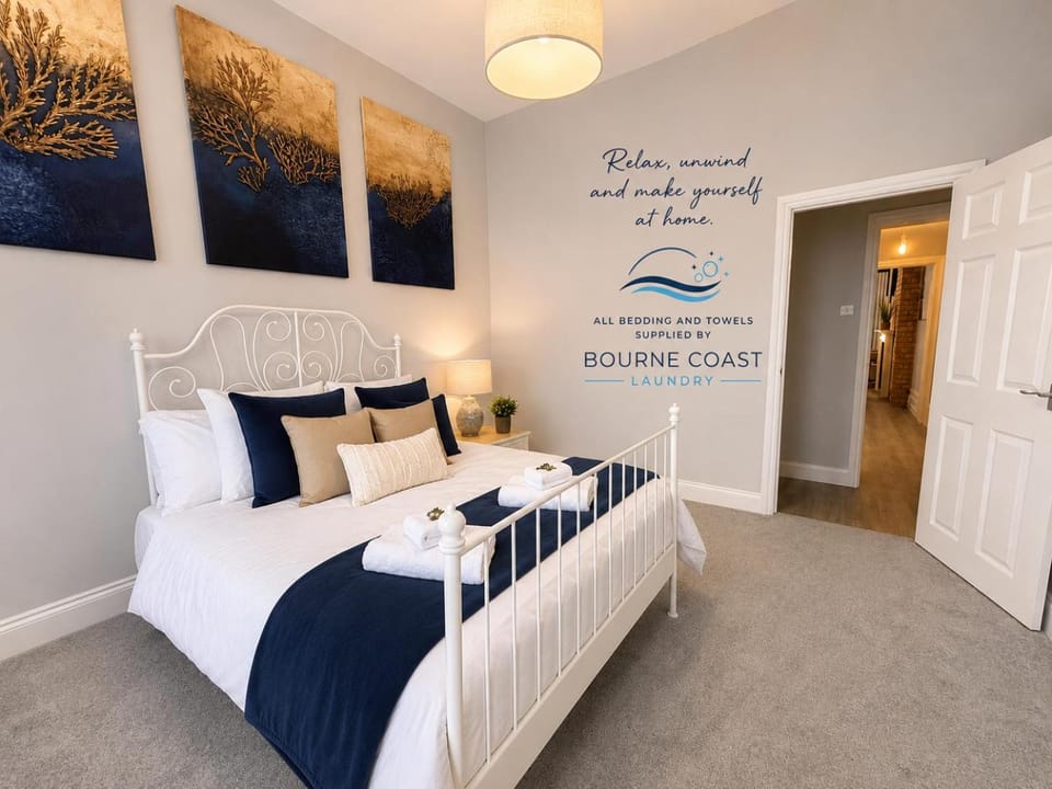 Bedroom, towels