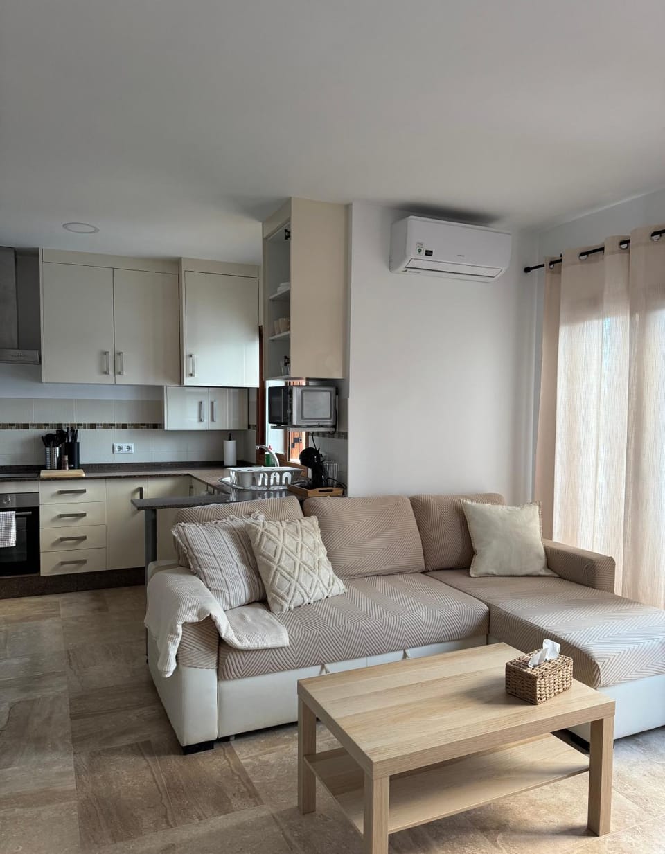 Kitchen or kitchenette, Living room