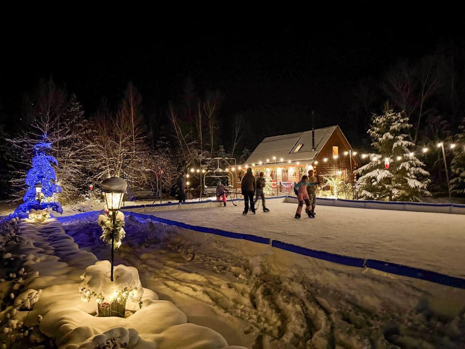 1800OR Unique 'yurt' home in Bretton Woods 1 mi to skiing firepit foosball beach Hot tub House in Carroll
