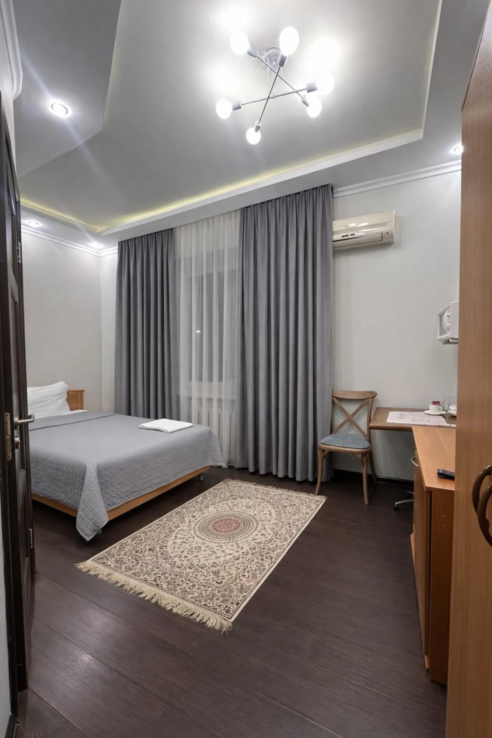 Bed, Photo of the whole room, air conditioner