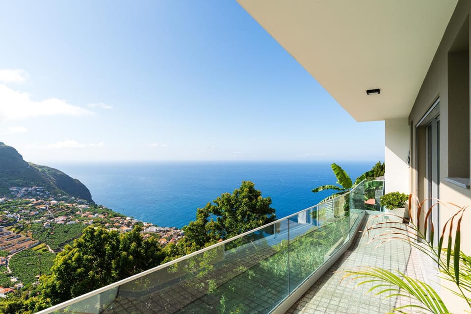 City view, Sea view