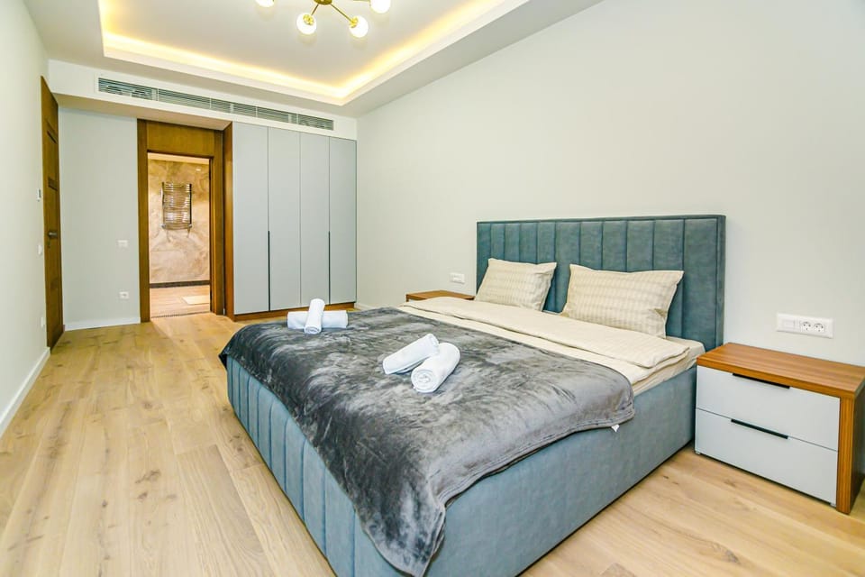 Bed, Bedroom, towels, wardrobe