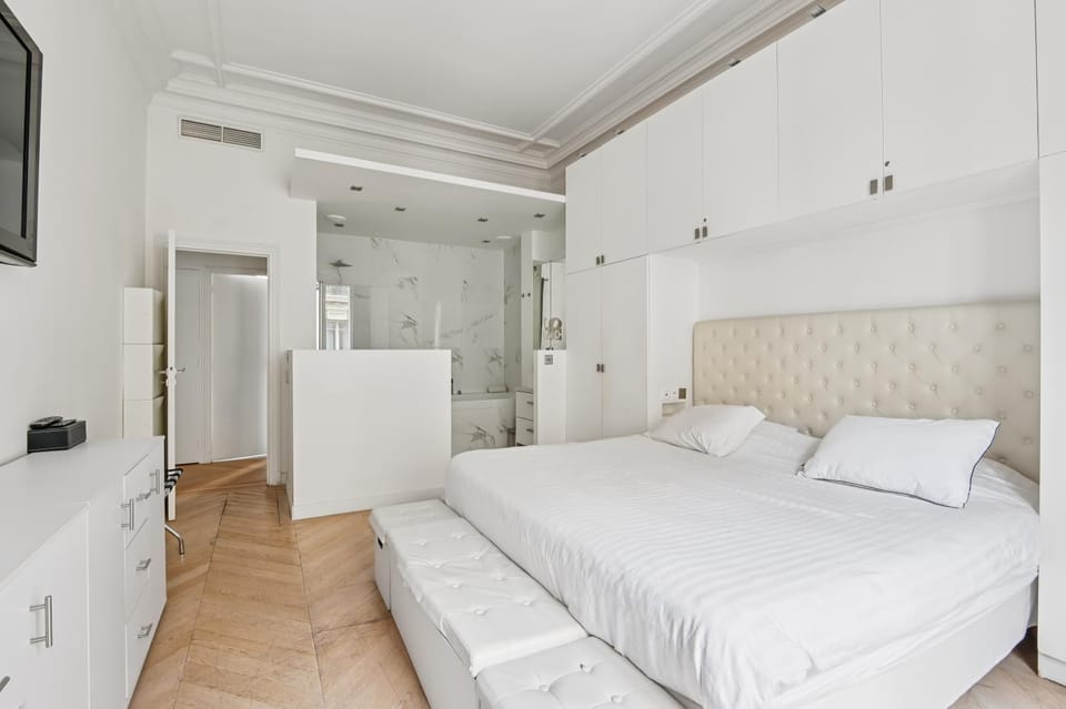 Luxury appartement 165m2 Paris 16 Victor Hugo Etoile AC Apartment in Paris