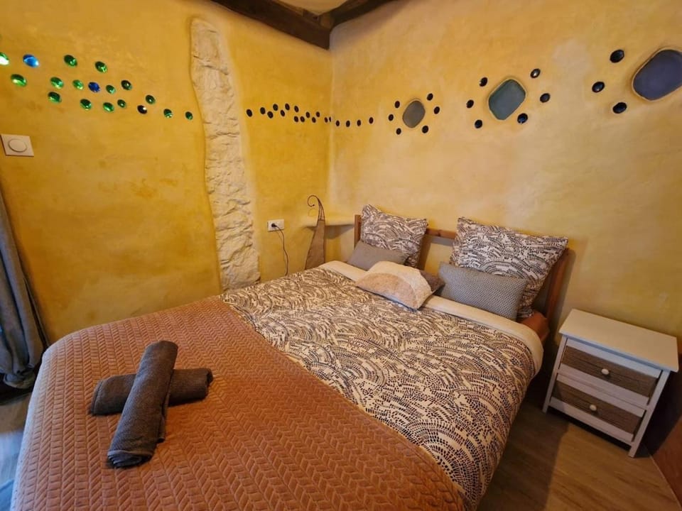 Organic and artistic home House in Occitanie