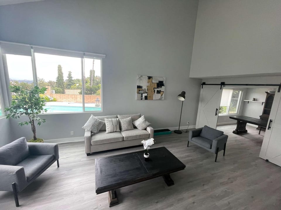 5 Bedroom House with fabulous mountain views House in Hacienda Heights