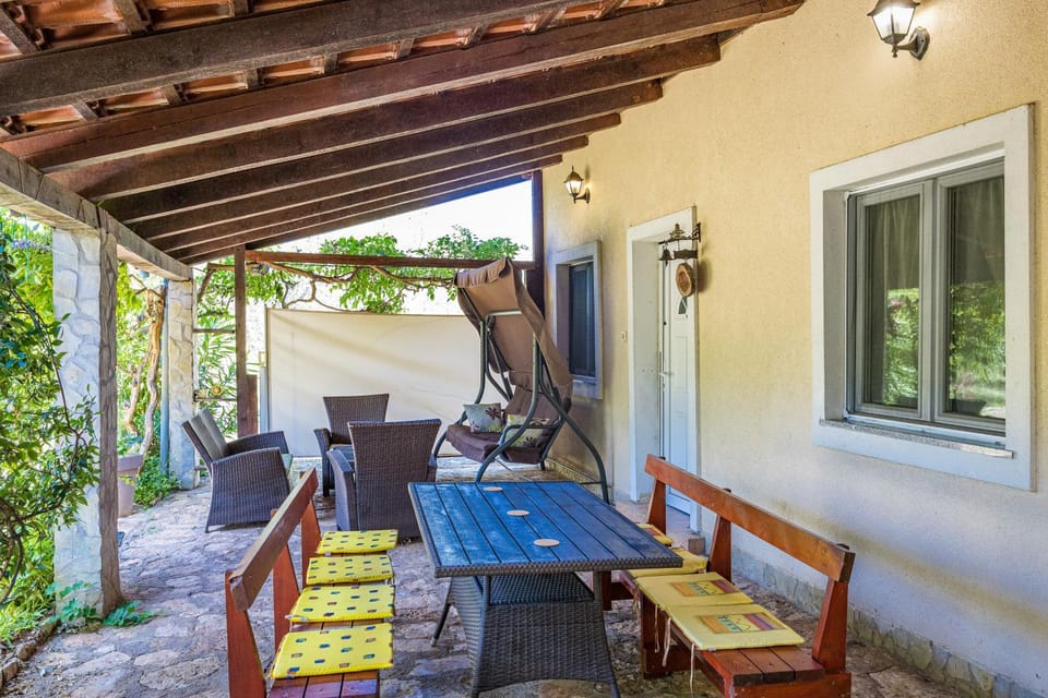 BBQ facilities, Dining area