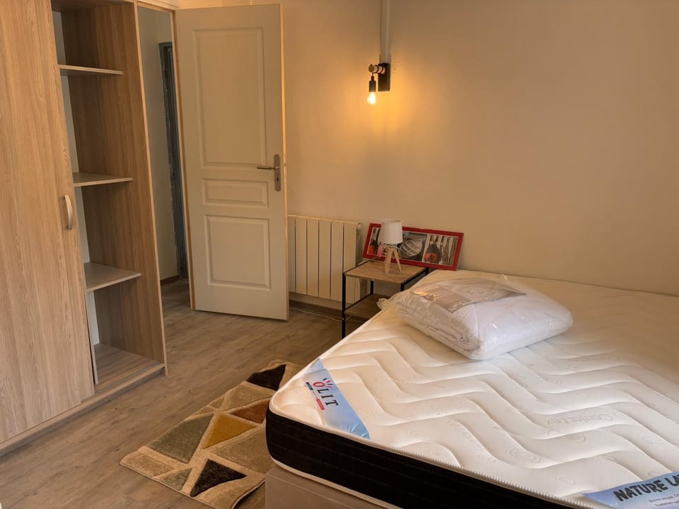 Bed, Photo of the whole room, Bedroom, wardrobe