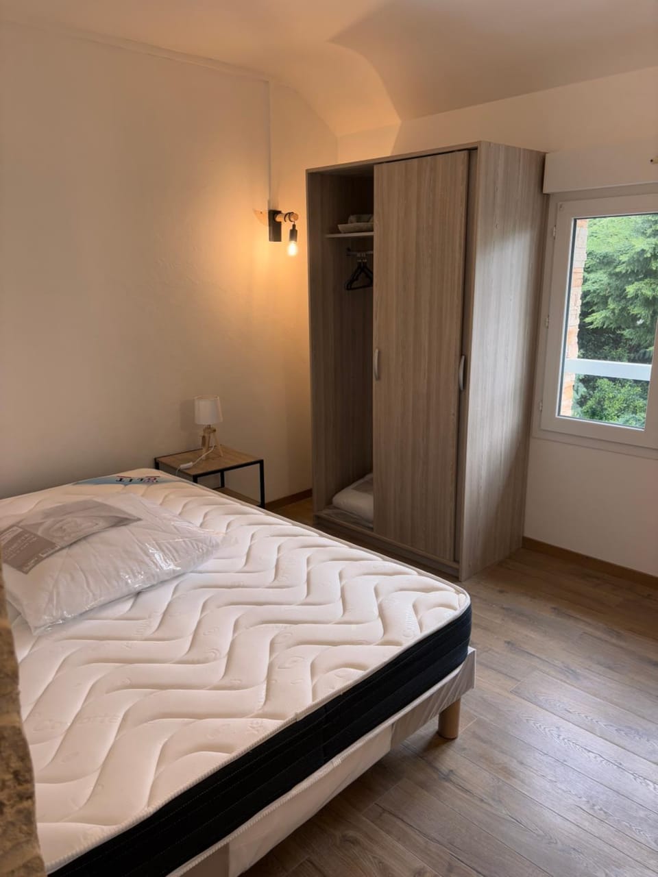 Bed, Photo of the whole room, Bedroom, wardrobe