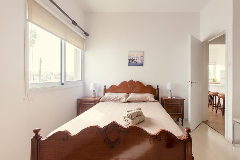 Bed, Bedroom, air conditioner