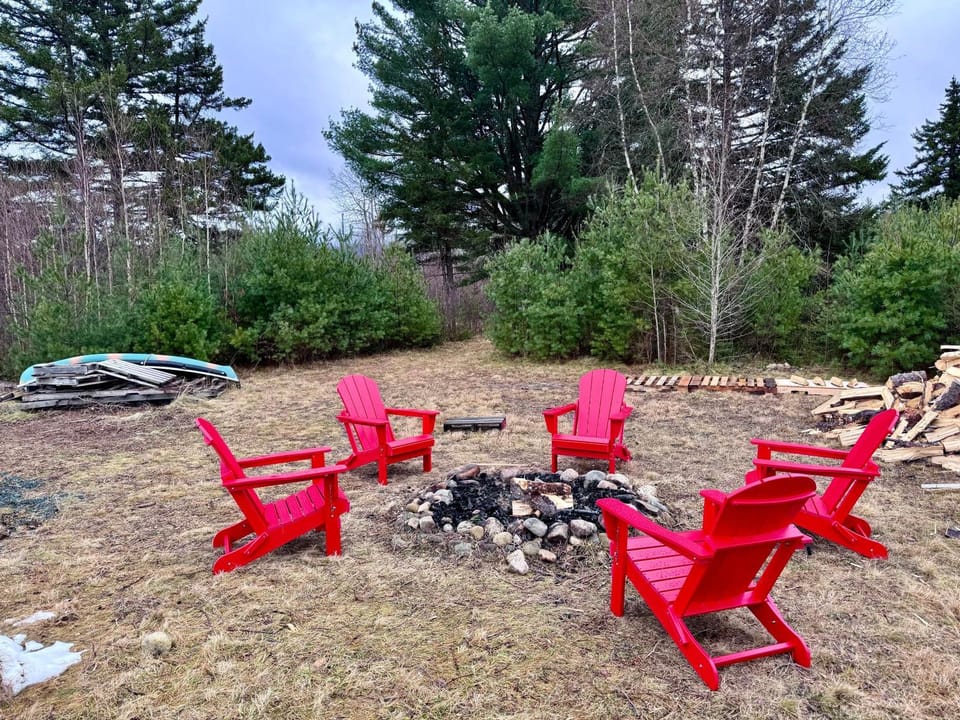 Renovated farmhouse on snowmobile trail with firepit & mountain views 10 min from Bretton Woods House in Twin Mountain