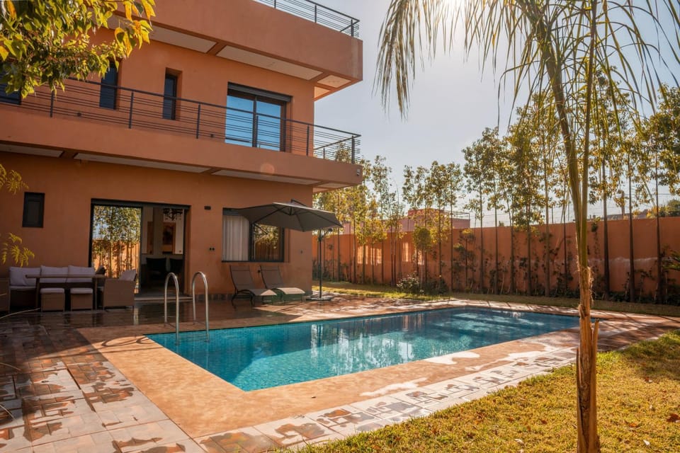 Property building, Spring, Garden view, Pool view, sunbed