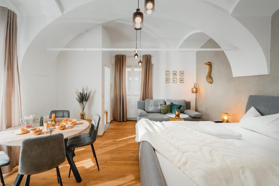NOOR - Golden Mood or Cinema Luxe Apartment in Graz