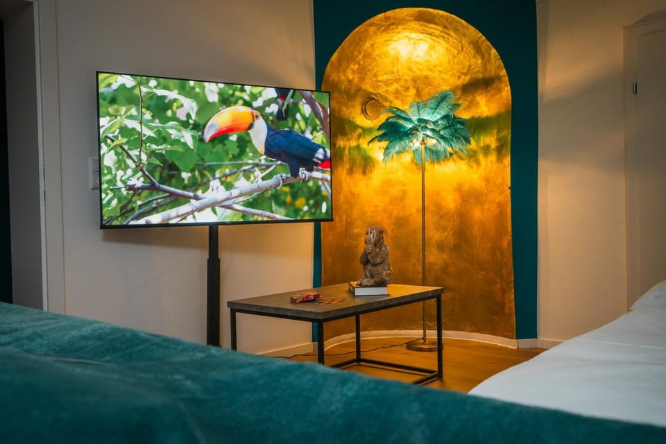 NOOR - Golden Mood or Cinema Luxe Apartment in Graz