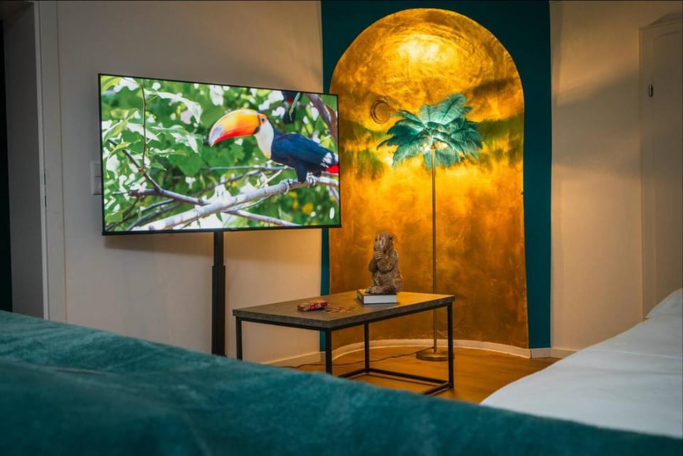 NOOR - Golden Mood or Cinema Luxe Apartment in Graz