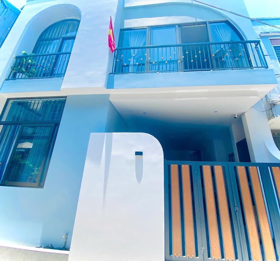 Property building, View (from property/room), Balcony/Terrace