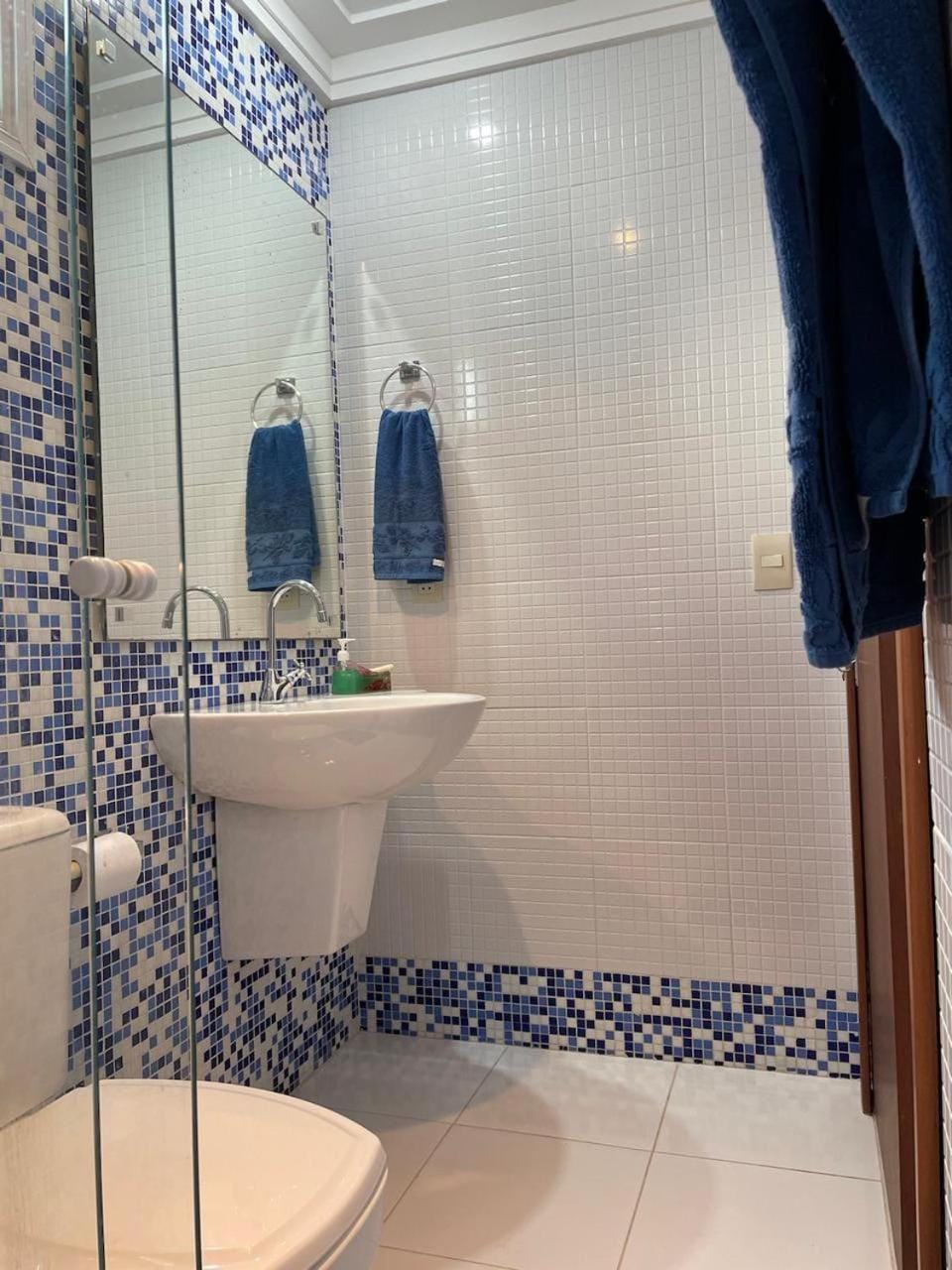 Shower, Bathroom, towels