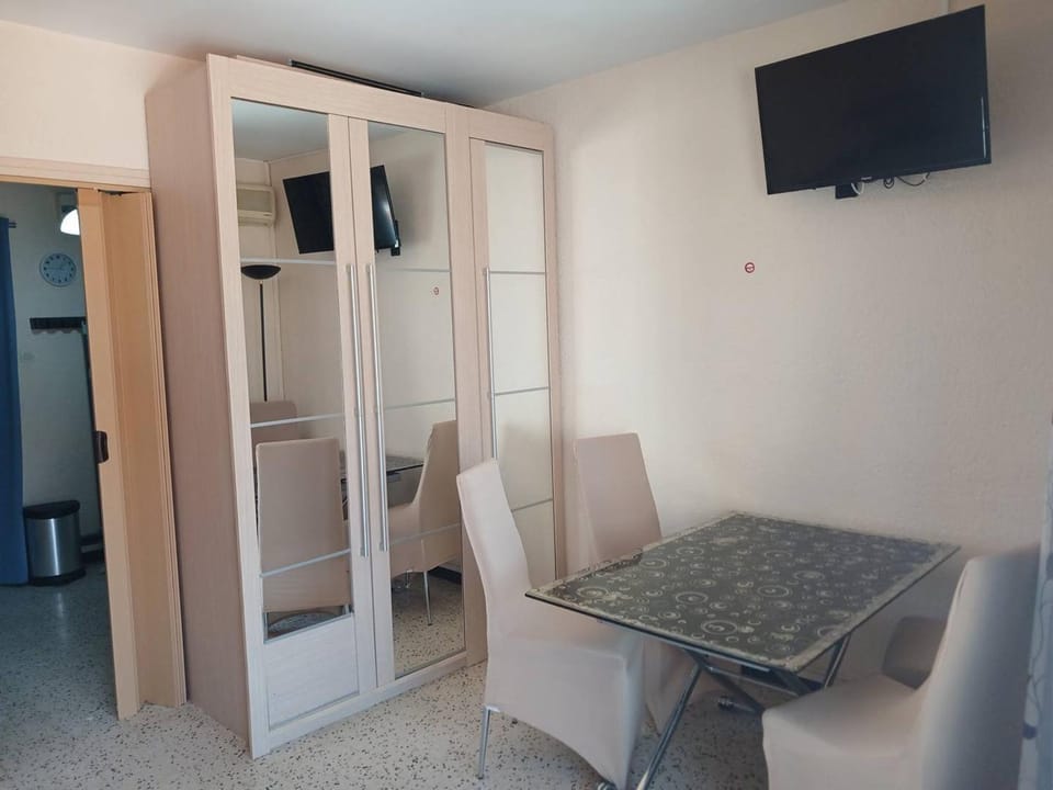 Studio 25m² Climatisé au Cœur de Canet-en-Roussillon - FR-1-833-5 Apartment in Canet-en-Roussillon