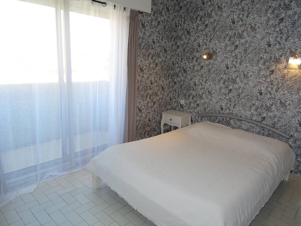 Appartement Climatisé, 2 Chambres, Face Mer - FR-1-833-13 Apartment in Canet-en-Roussillon