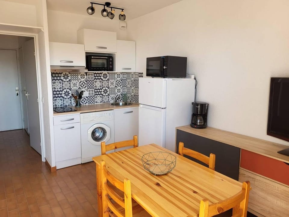 Studio Cabine Lumineux pour 4, Vue Port, Canet-en-Roussillon - FR-1-833-24 Cabin in Canet-en-Roussillon