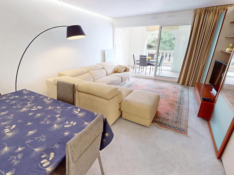 Grand 3P Centre Menton avec Terrasse, Parking et Piscine Apartment in Menton