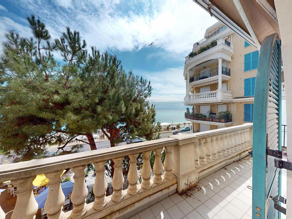Grand 3P Centre Menton avec Terrasse, Parking et Piscine Apartment in Menton